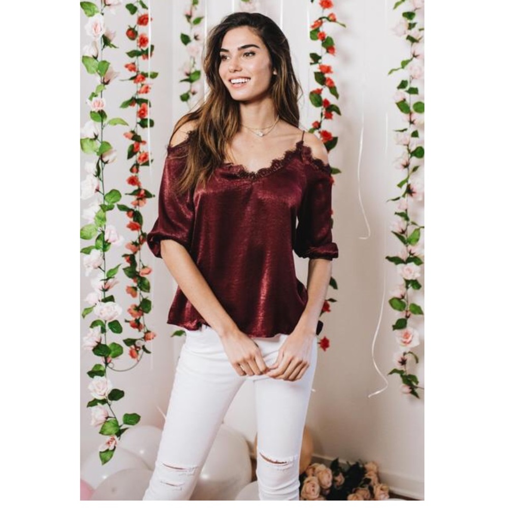 Amaryllis-Rich 🍷 Lace Trim Open Shoulder Blouse